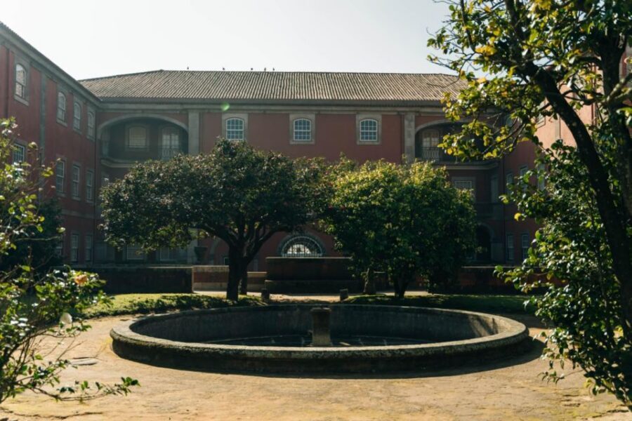 Porto: National Museum Soares dos Reis E-Ticket & City Tour - What you’ll actually see: decorative arts and António Soares dos Reis, connected