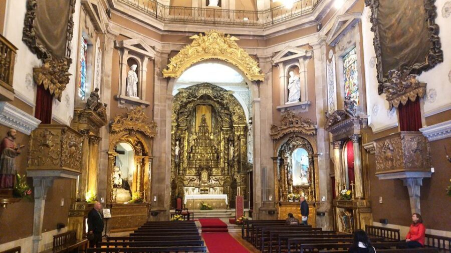 Porto private morning Tour, see the most iconic attractions - São Miguel-o-Anjo Lighthouse, Forte Stops, and Matosinhos: The Seaside Turn