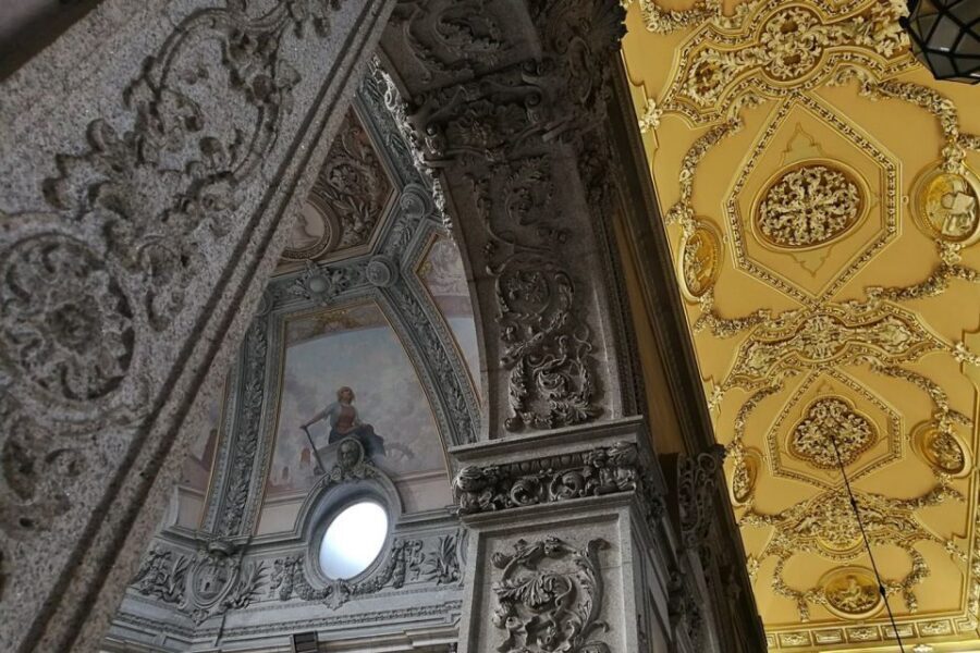 Porto Private Walking Tour with Fast Track to Lello - Rua das Flores and the Craft of Porto: Street Art and Artisans