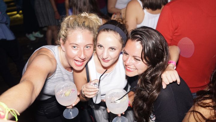 Porto: Pub Crawl with 6 Drinks and VIP Club Entry - Key things I’d plan around