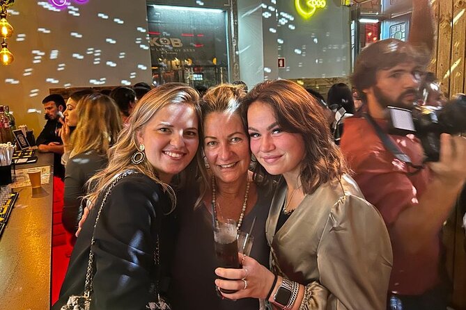 Porto Pubcrawl: 5h,7 Drinks,4 bars &Skip the line Club Entry - Rua de Cândido dos Reis: VIP skip-the-line and the stay-until-6am option