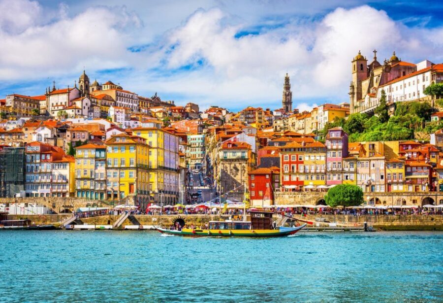 Porto Ribeira and highlights Private Walking Tour - Walking from Sé to Ribeira with a guide who explains why it all happened