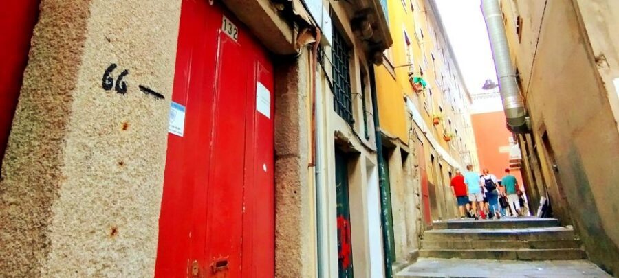 Porto Ribeira and highlights Private Walking Tour - Porto Cathedral stop: short guided context without overkill