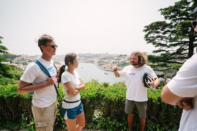 Porto Riverbank E-Bike Tour - Atlantic Coast, Gardens - Stop 3: Miragaia, with fisher-fisherman history and a Jewish community link