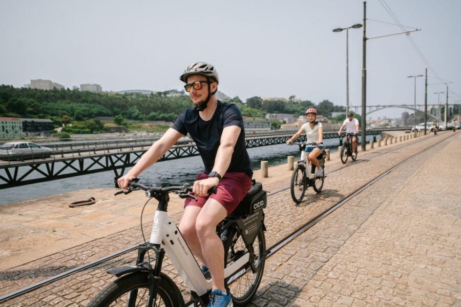 Porto Riverbank Tour on an e-bike: Atlantic Coast, Gardens - Porto’s riverbank-to-Atlantic route, simplified by e-bikes