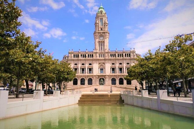 Porto Small Group Walking Tour with Lello Bookshop - Where the tour begins: Terreiro da Sé and that Douro viewpoint