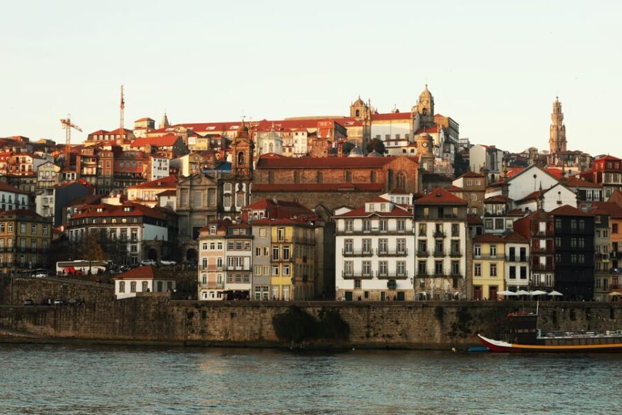 Porto: Sunset Walking Tour with Port Wine Tasting - Meeting at Tourist Info Porto, then straight into the historic streets