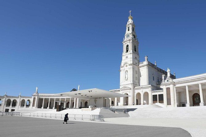 Porto to Lisbon up to 5 stops Aveiro Coimbra Fátima Nazaré Óbidos - Lisbon Drop-Off: End Where You Stay