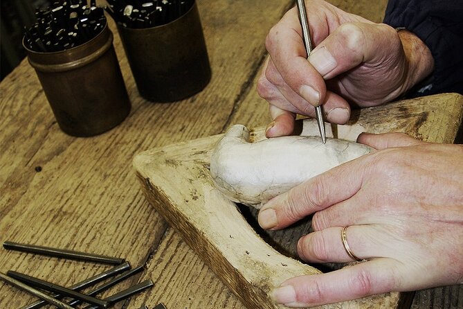 Porto: Tour to the world of silver in a century-old workshop - The Three-Room Showroom: Silver Styled Like Real Life