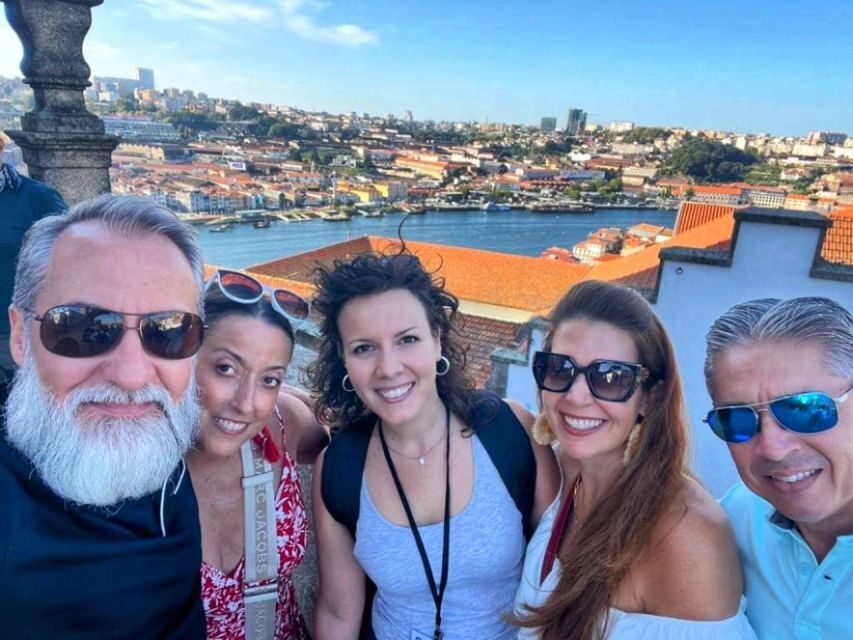 Porto tour with Port Wine tasting in a hidden wine cellar! - The market and the real-Porto extras you might catch