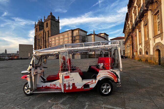 Porto: Tuk tuk vip guided tour - 1.30h - Where you start (and how to plan around the route)