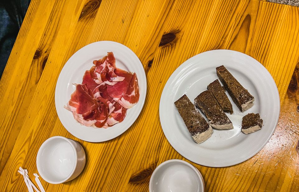 Porto: Walking Dinner Tour with Family-Owned Restaurants - Guide quality matters: what you should look for on the day