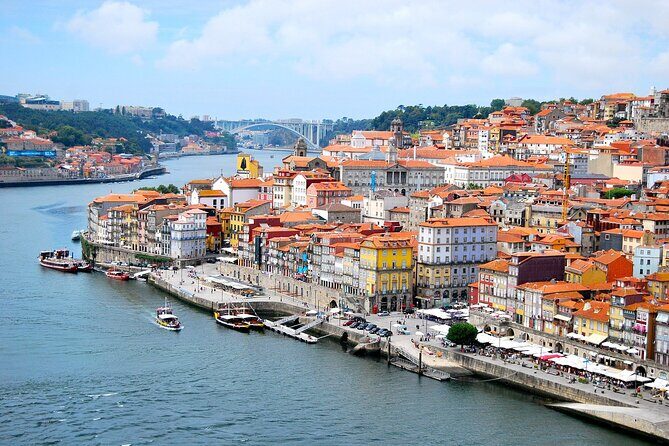 Porto Walking Tour, you cannot miss it! (small-groups) - Igreja do Carmo: Azulejos That Turn a Façade Into a Storyboard