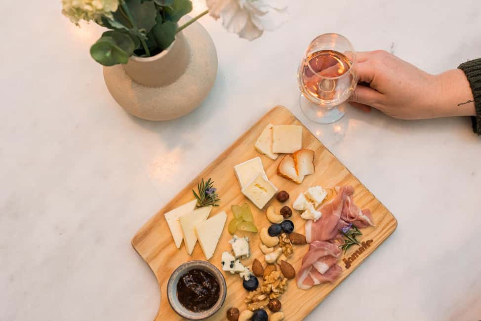 Porto Wine Tasting Experience with Portuguese Tapas Plate - Pacing, group vibe, and why 1.5 hours is the right length