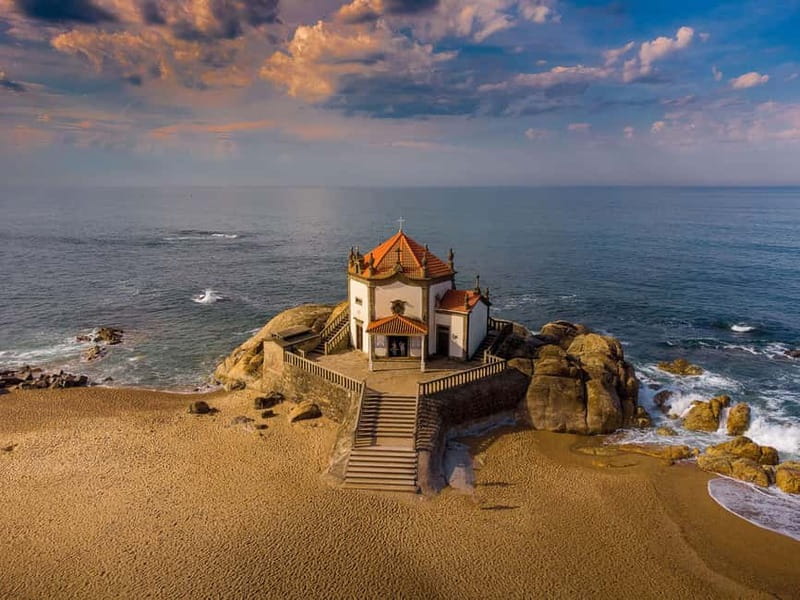 Porto:Aveiro, Cruise, Costa Nova & Capelha da Pedra Full Day - First stop in Porto: the meeting point that sets the tone