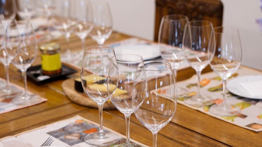 Portuguese Wine Tasting w Local Cheese & Cold Cuts pairing - A cozy, local tasting in Portugal’s Norte region