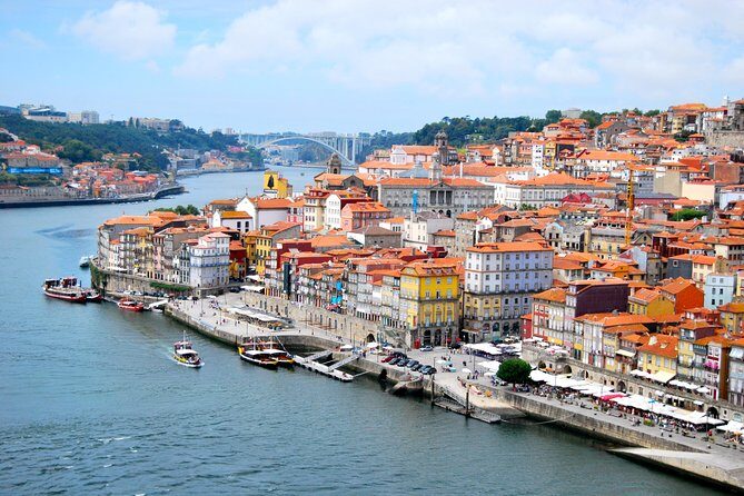 Private 4 hours tour of the "Main Monuments" in Oporto w/ pick up - Key highlights you’ll feel immediately
