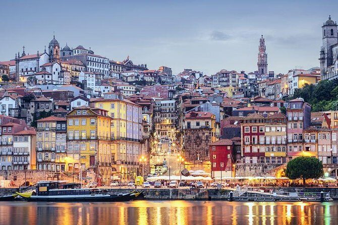 Private 4 hours tour of the "Main Monuments" in Oporto w/ pick up - Mercado do Bolhão: local food energy, even during restoration