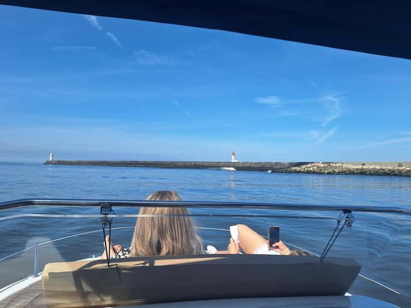 Private 6 Bridges Cruise in Porto with Optional Sunset - Alfândega and Arrábida Bridge: changing scenery as you head outward