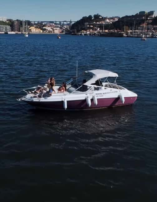 Private Boat Tour 6 Bridges 1h30, group price up to 6px - 6 Bridges Private Boat Tour: the key things that matter