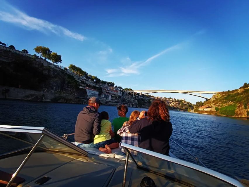 Private Boat Tour 6 Bridges 1h30, group price up to 6px - Price and value: $178 per group up to 6
