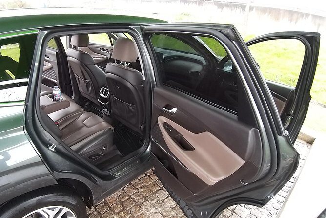 Private Chauffeur Service and Executive Car Hire - 4 Hours Custom - Live Commentary in English, Spanish, and Portuguese