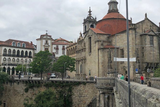 Private Douro Valley Tour Includes Wine Tasting and Boat Tour - Price and what $261.04 buys you (and what it doesn’t)