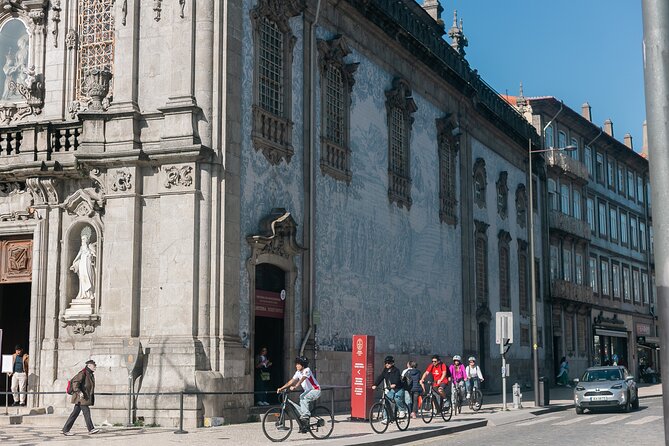 Private Electric Bike Tour in Oporto - Getting your bearings at São Bento Station