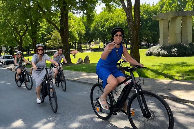 Private Electric Bike Tour in Oporto - Cais de Gaia: terraces, food, and river energy