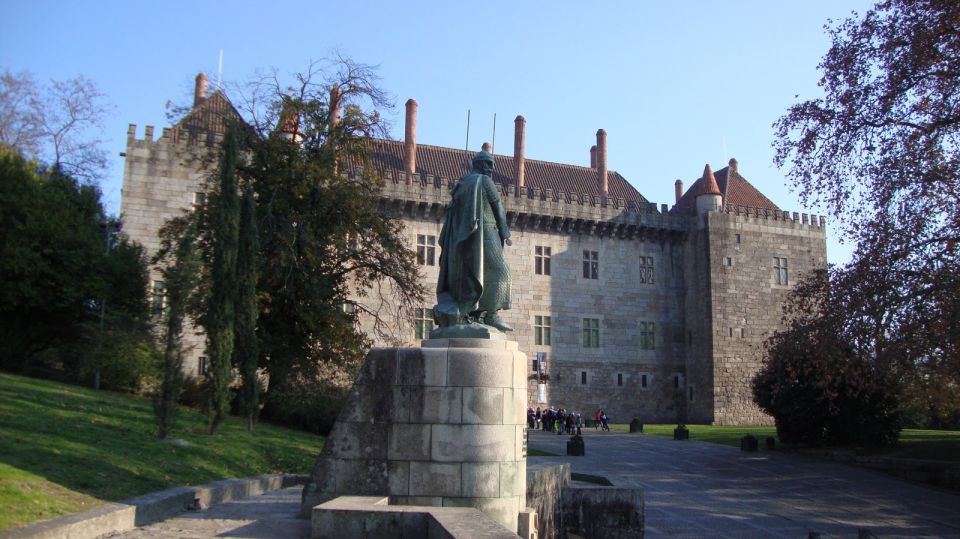 Private Guimarães Half-Day Tour from Porto - The guide’s role (and why it matters on rainy days)