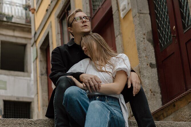 Private Photography Session for Couples in Charming Porto City - Meet Ashley and Kyle: comfort, communication, and hands-free help