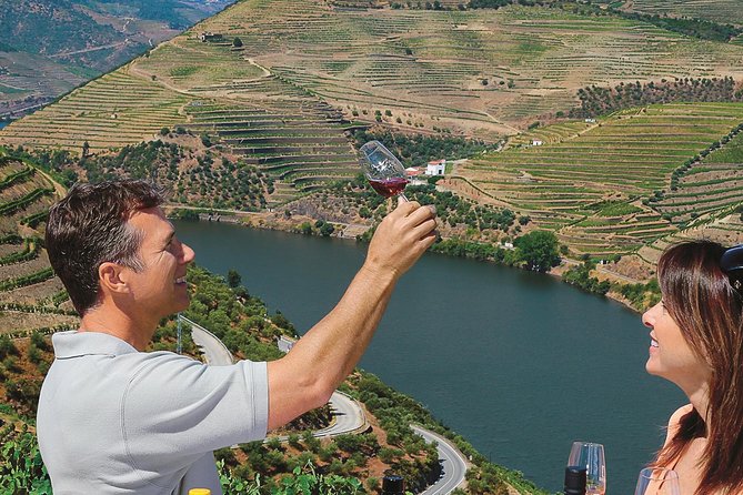 Private Premium Wine Experience through Douro Valley - Pinhão winery stop 2: three-course lunch paired with Quinta wines