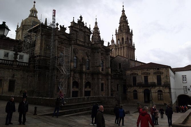 Private Tour to Santiago de Compostela and its stunning Cathedral - Mercado de Abastos: start with Galicia’s real flavors