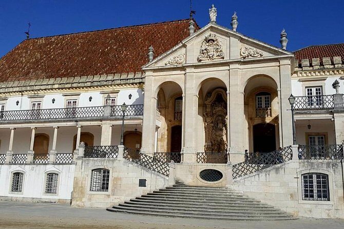 Private transfer from Oporto to Lisbon or Lisbon to Oporto - Fátima or Óbidos as the second stop: make it fit your pace