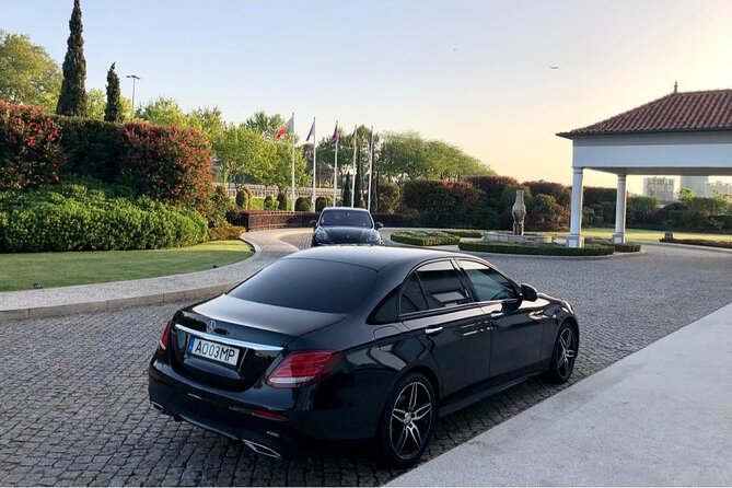 Private transfer from Porto to Lisbon with two Sightseeing stops - Price and what it really covers (up to 3 people)