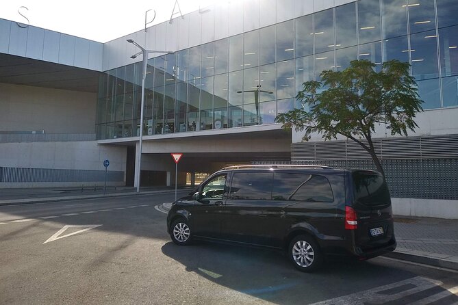 Private Transport between the city of Porto and AHD Airport - How the Pickup Feels From the Moment You Land