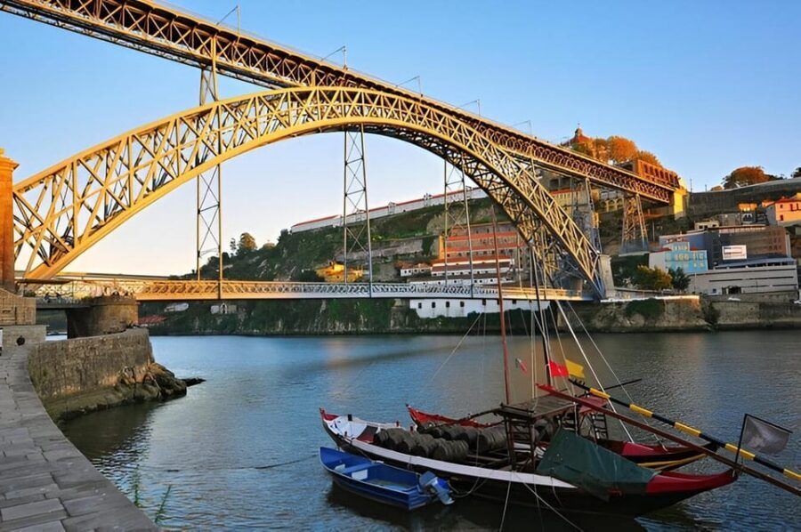Private Walking Tour, highlights and secrets of Porto - Sé do Porto and the starting viewpoint energy