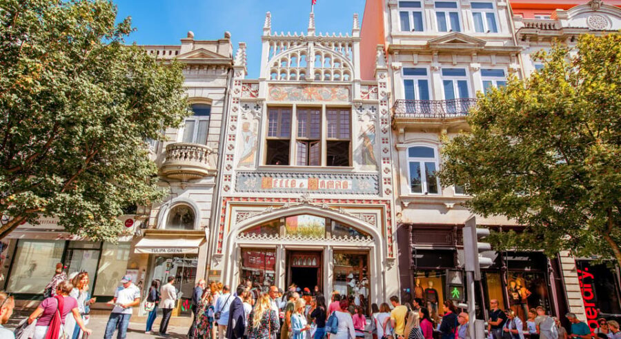 Private Walking Tour, highlights and secrets of Porto - São Bento Station: more than a pretty tile hall
