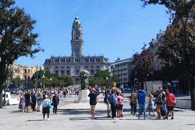 Private Walking Tour in Porto with Photo & Proof of Doce Local (3h) - The start-to-finish route: Trindade to Miradouro da Vitória