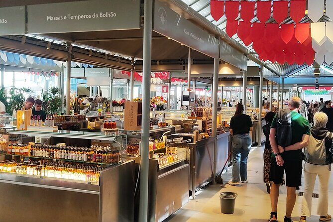Private Walking Tour in Porto with Photo & Proof of Doce Local (3h) - Livraria Lello (outside only) and Clérigos Tower: iconic stops with ticket timing in mind