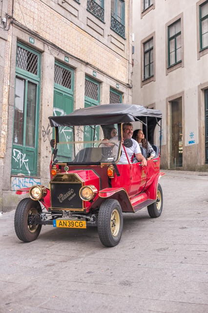 Tour Porto: Classic Car + A Toast with Port Wine - Beach time at Foz or Matosinhos: sea air and fresh seafood energy