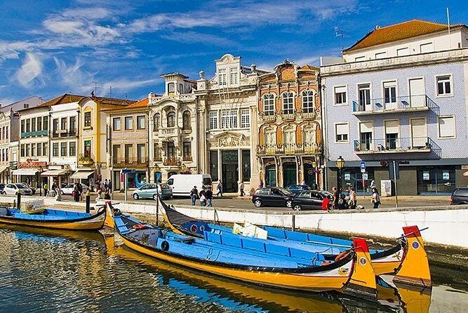 Tour / transfer Lisbon - Porto or Porto Lisbon with tour - Fatima sanctuary visit: making the most of one hour