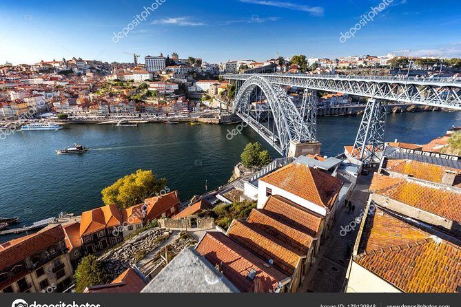 Tour / transfer Lisbon - Porto or Porto Lisbon with tour - The ride details: WiFi, air-con, and bottled water