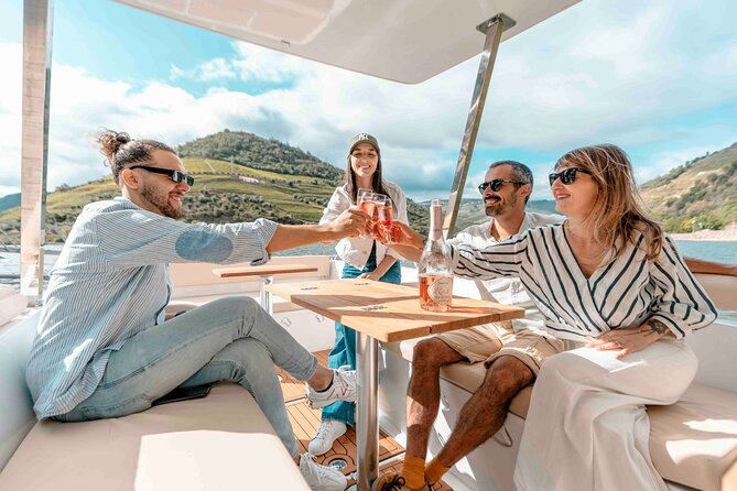 Valley of the Douro: Private Tour Electric Boat 1h With Wine Tasting - Why this Pinhão private solar-boat is a smart one-hour plan