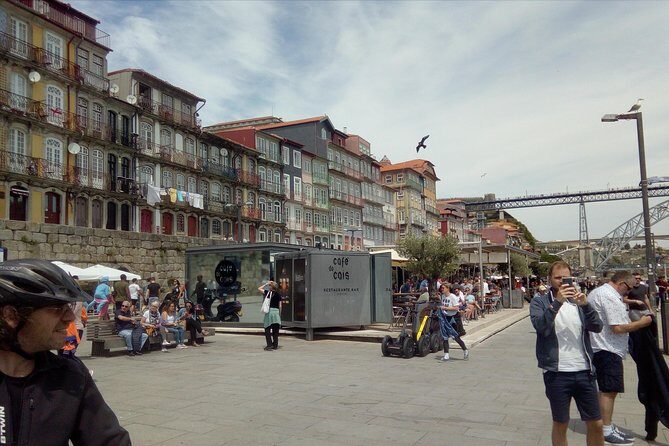 Walking & Hiking Through Porto - Catedral do Porto: first views and a sense of the city’s spine