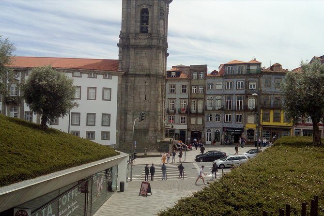Walking & Hiking Through Porto - Medieval lanes down to the river: narrow streets, big payoff