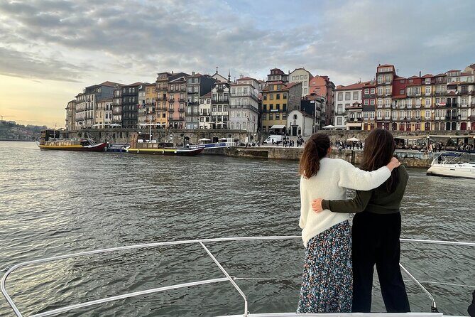 Yacht Cruise Excursion to 6 Bridges on the Douro - Luís I Bridge and the Ribeira moment: UNESCO-area waterfront in 10 minutes